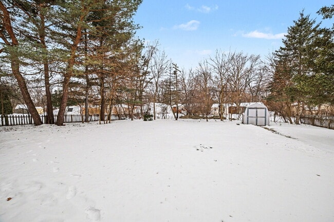 Building Photo - Updated- Well Maintained 3 bedroom Rental Home- $1650/Month