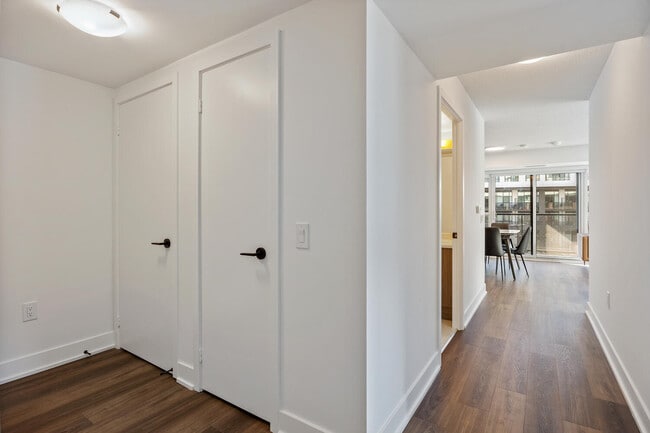 Photo du bâtiment - One Bed  Furnished unit