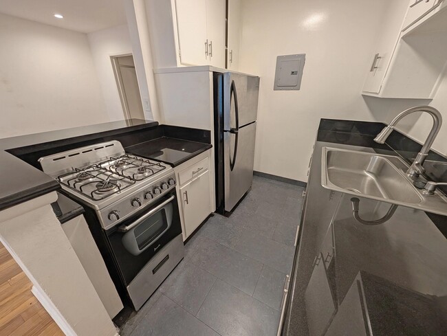 Building Photo - 1328 Gordon St