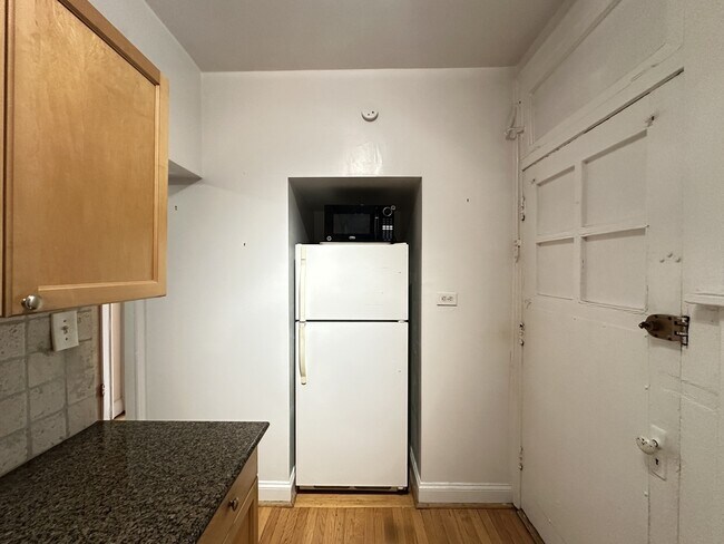 Foto del edificio - 526A W Surf St