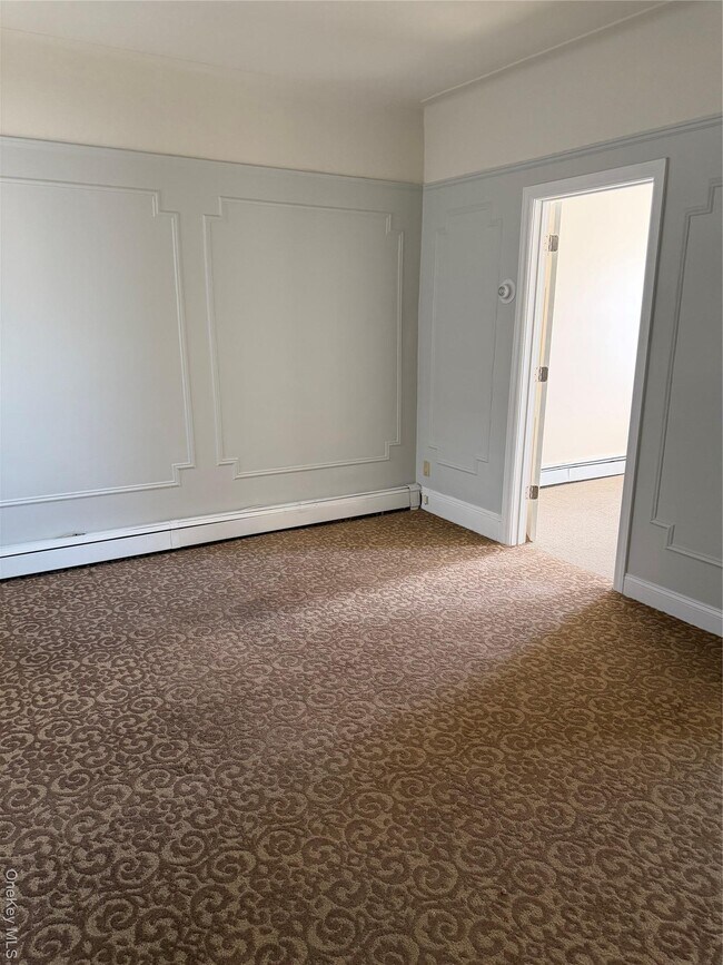 Foto del edificio - 322 Jericho Tpke