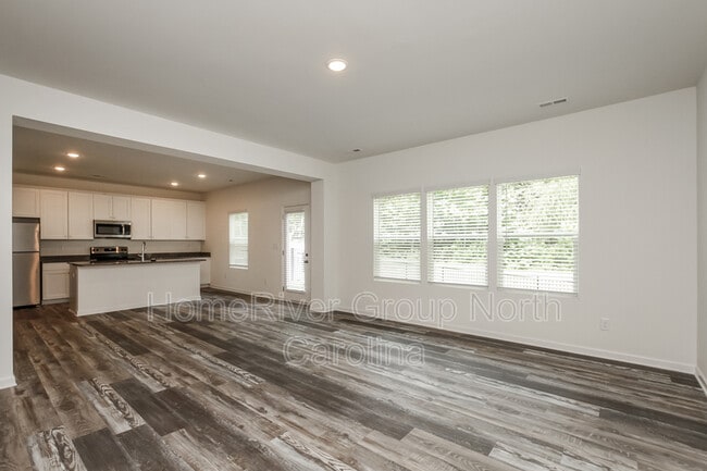 Building Photo - 125 Fosters Gln Pl