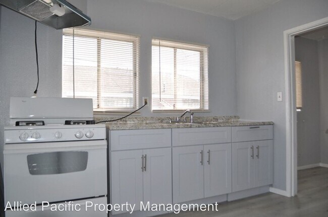 Building Photo - 705-707 Ramona Ave