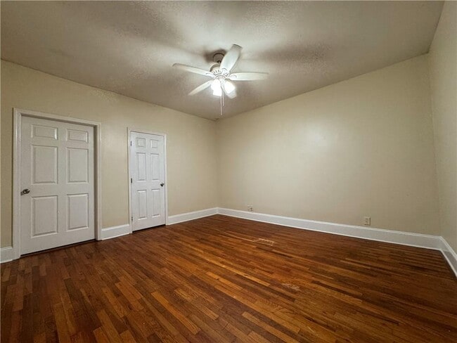Foto del edificio - 1637 Columbia Dr