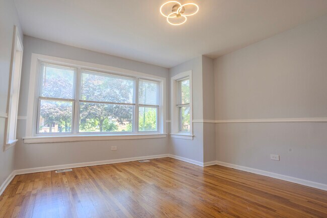 Building Photo - 1523 E 74th Pl