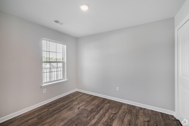 Building Photo - 755 Charter Dr