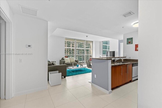 Foto del edificio - 300 S Biscayne Blvd