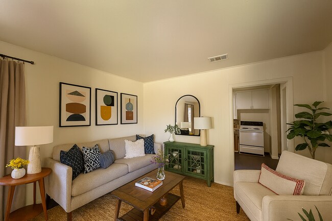 Foto del edificio - Leasing - 316 E French Ave