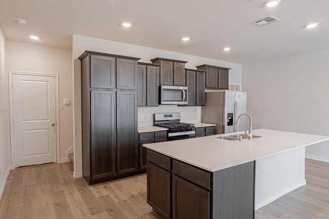 Building Photo - 2020 Saddle Wy