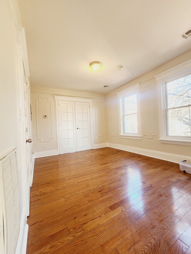 Building Photo - 575 Bramhall Ave