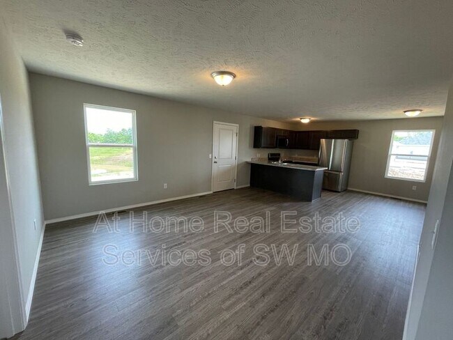 Foto del edificio - 500 Ethan Ave