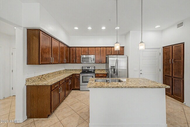 Building Photo - 5550 N 16th St