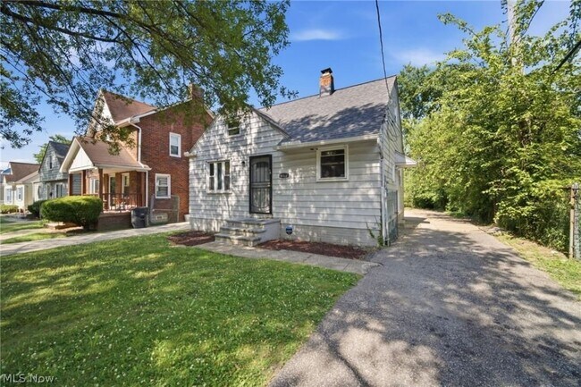 Building Photo - 4068 E 155th St