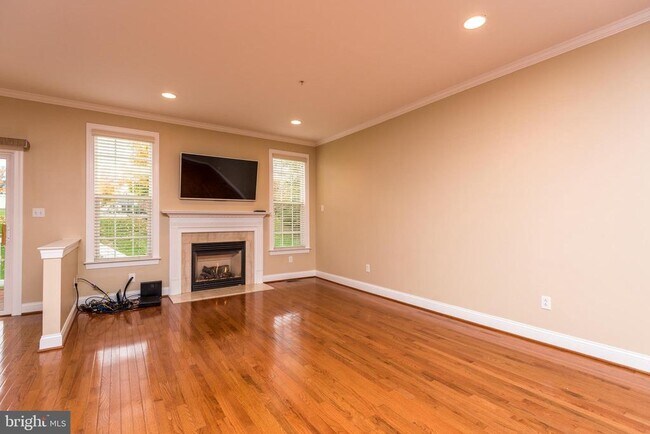 Foto del edificio - 3233 Meadow View Cir