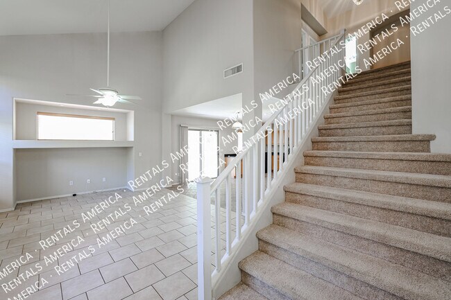 Foto del edificio - 17012 W Halifax Ln