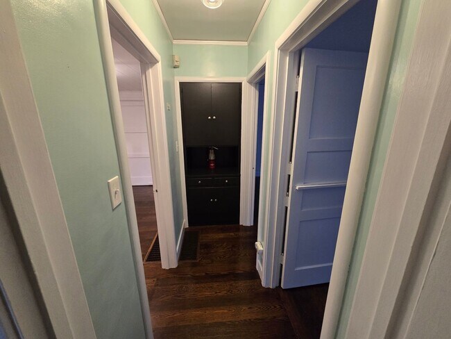 Foto del edificio - 1320  Polly&#39;s Trust Colonial