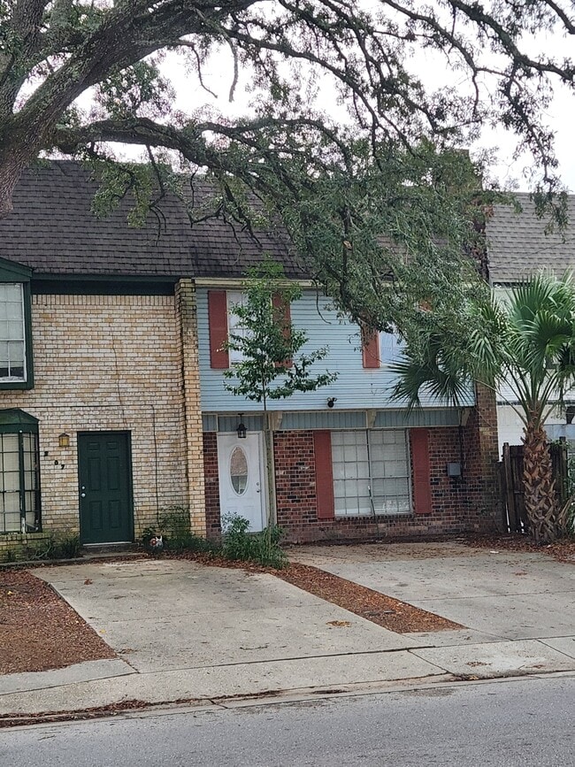 Building Photo - 2105 Langley Ave