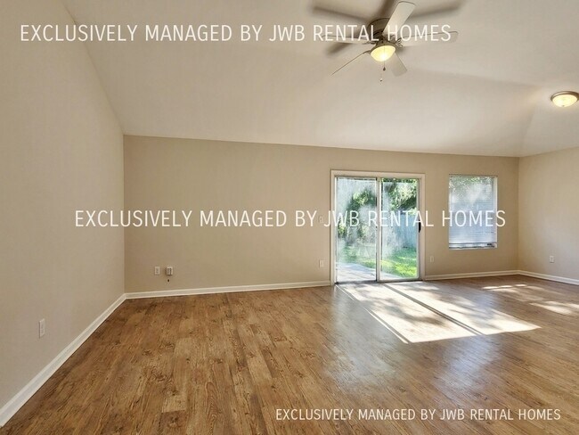 Foto del edificio - 9951 Rosewood Glen Ln