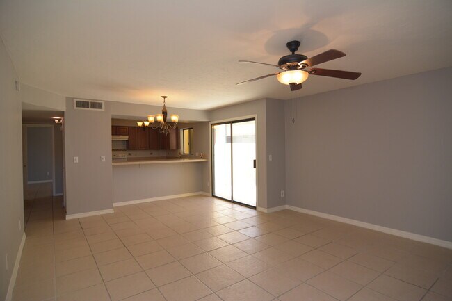 Building Photo - Modern 2 Bedroom 2 Bath Condo! Great East ...