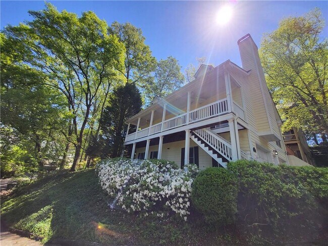 Foto del edificio - 1155 Davis Pl NW