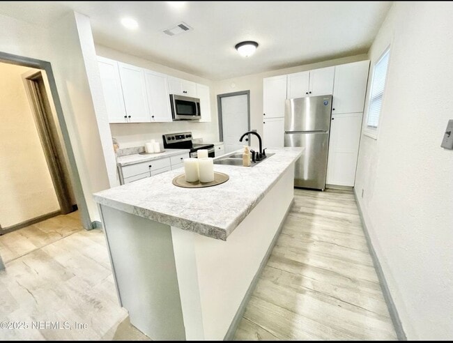 Foto del edificio - 7381 Fernandina Ave