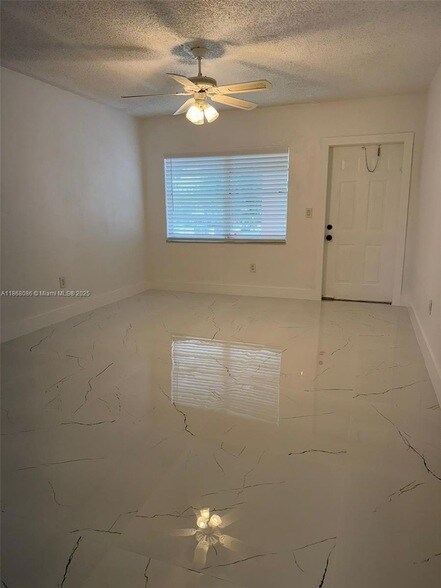 Foto del edificio - 3401 SW 9th Terrace