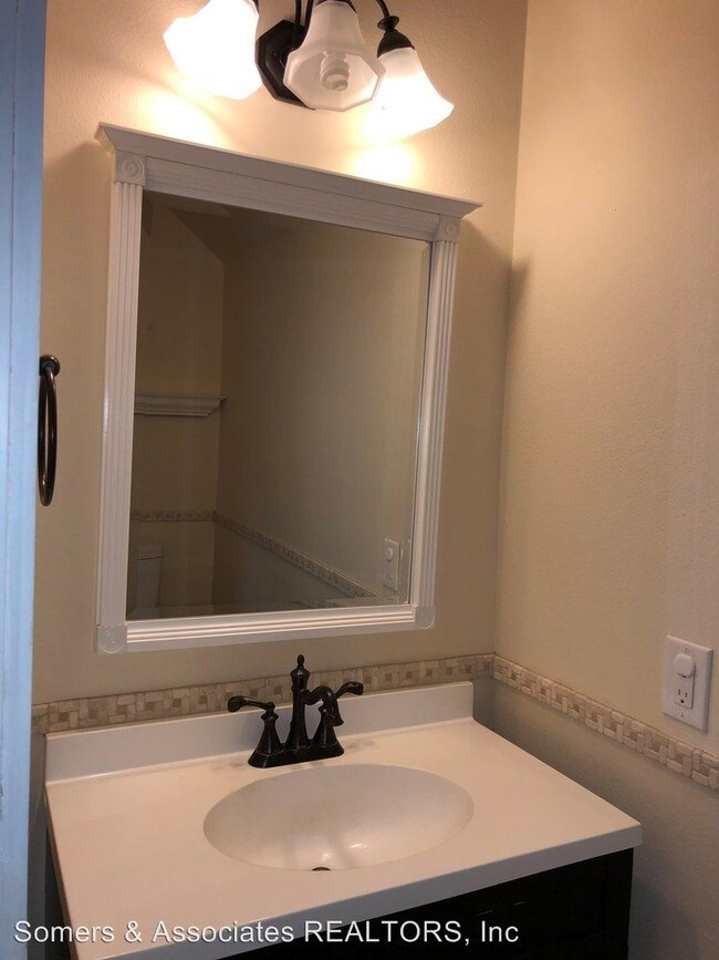 Building Photo - 4 br, 2.5 bath House - 1301 Bainbridge Blvd.