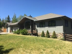 Building Photo - 7784 Stagecoach Dr