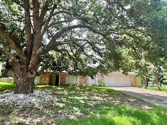 Primary Photo - 12315 Hawthorne Dr