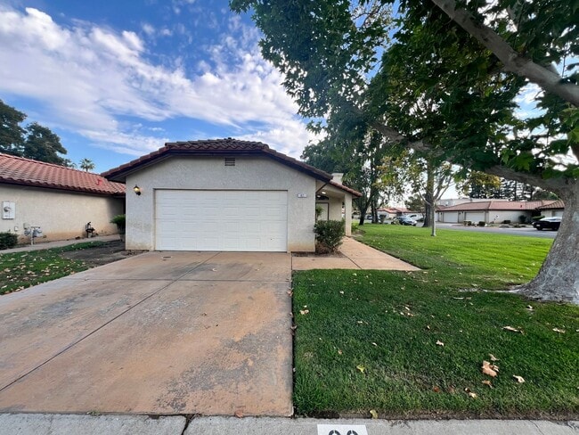 Foto del edificio - 92 Rosewood Cir