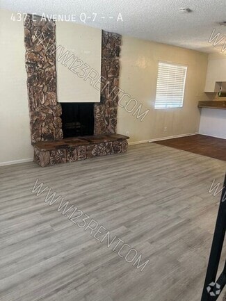 Building Photo - 437 E Ave Q-7