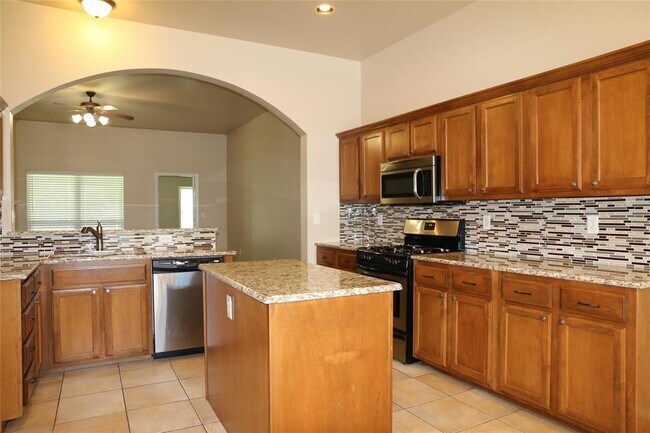 Building Photo - 905 Renita Way