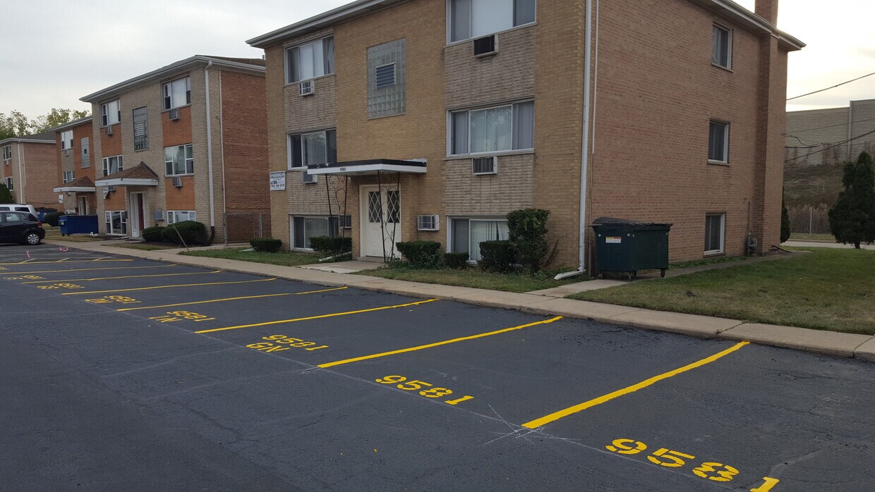 Building Photo - 9581 Maple Dr