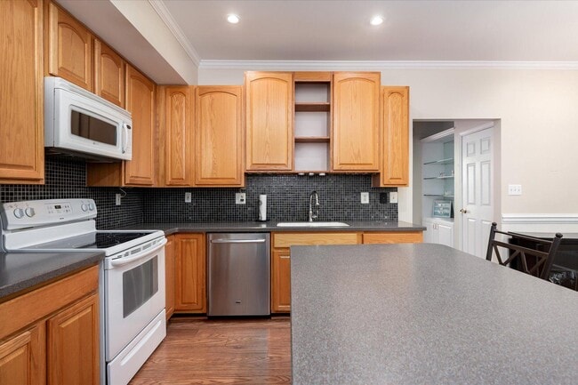 Foto del edificio - 77 Harbour Heights Dr