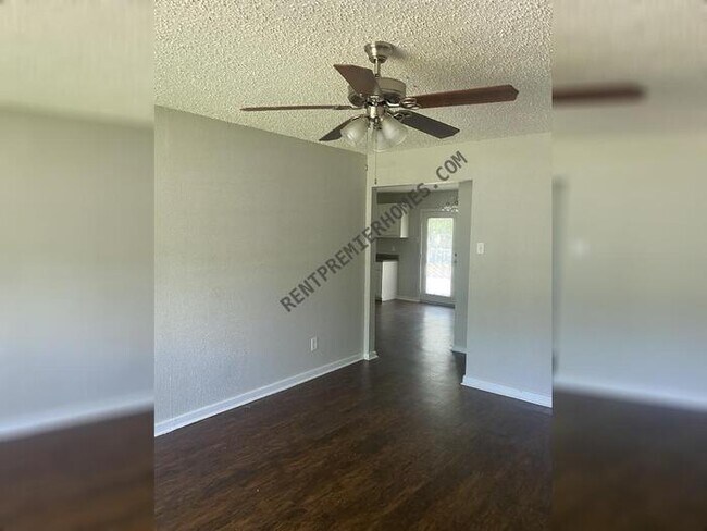 Building Photo - 7120 Waycrest Dr