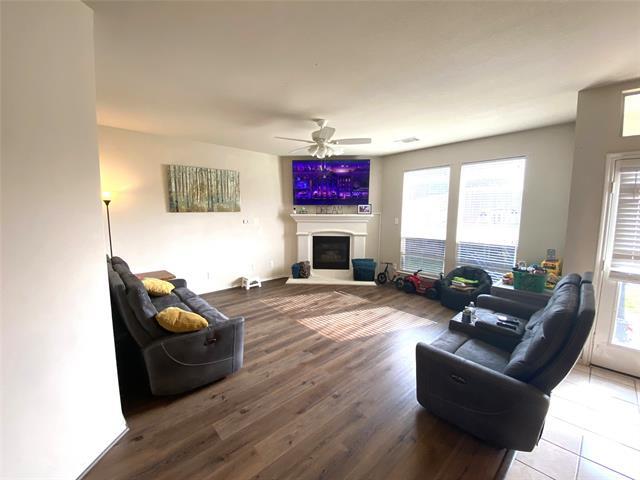 Foto del edificio - 6037 Horse Trap Dr