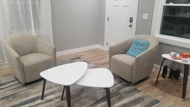 Building Photo - 2 Bigby St