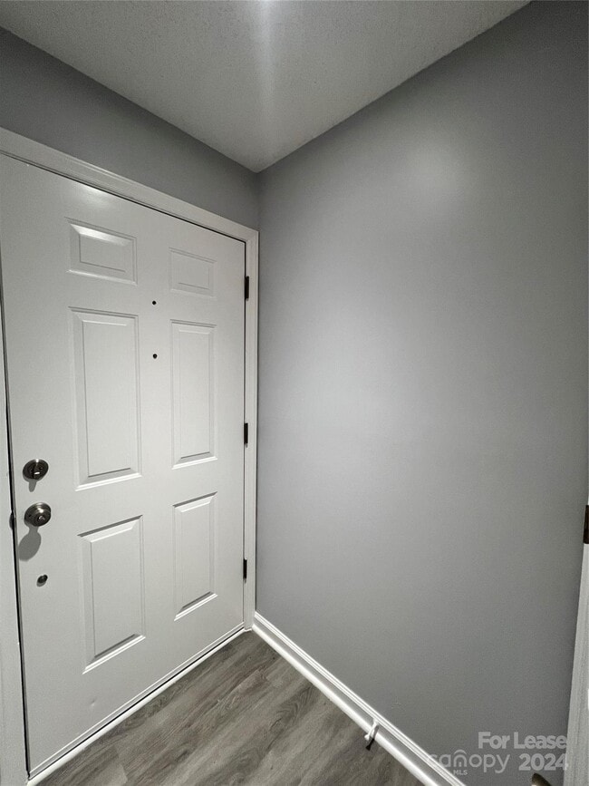 Foto del edificio - 726 Southwest Dr