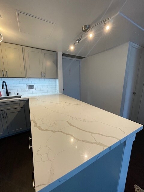 Foto del edificio - 225 Queen St