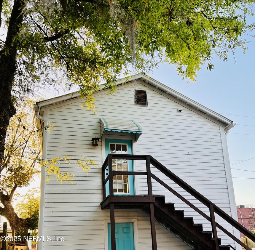 Primary Photo - 3568 Riverside Ave