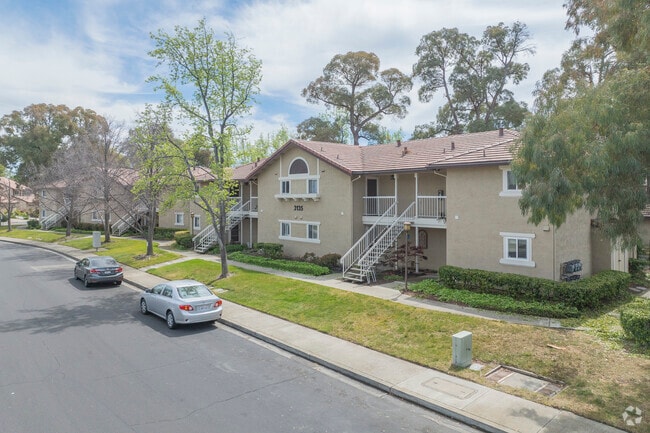 Alternate Exterior - 3177 Chateau Way