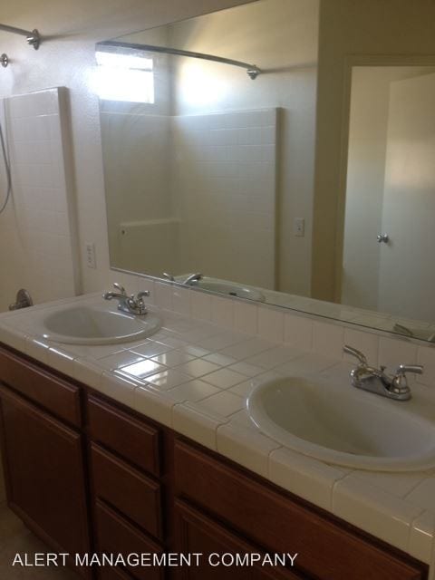 Building Photo - 545 Dylan Dr