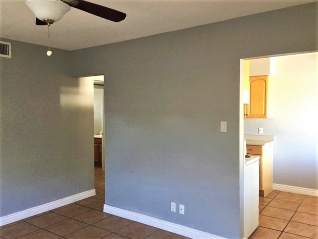 Foto del edificio - 1 Bedroom / 1 Bath Duplex- Downtown Phx