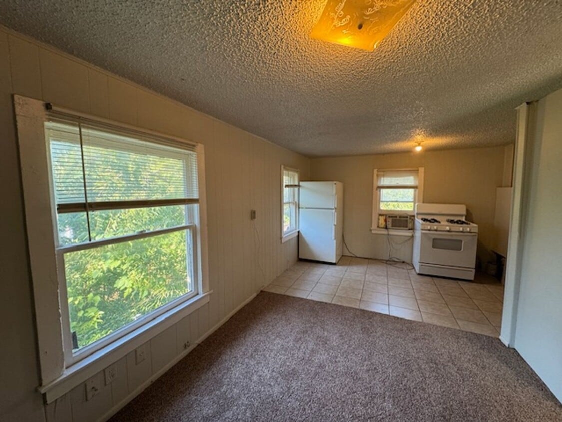 Foto del edificio - 1 bed 1 bath upstairs unit!