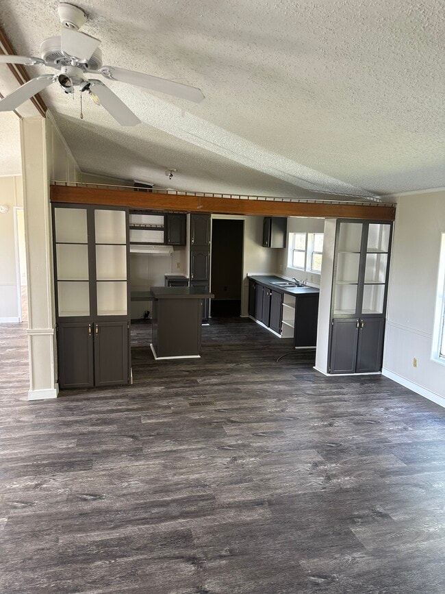 Building Photo - 315 Forest Creek Ln