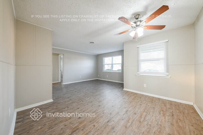 Foto del edificio - 3004 Albany Dr