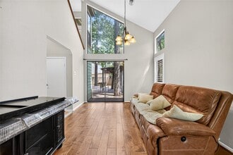 Building Photo - 11 N Mossrock Rd