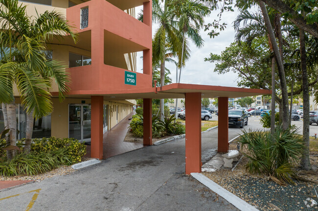 Building Photo - Jade Winds