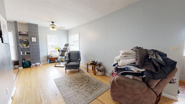 Building Photo - 2 bedroom - Main floor