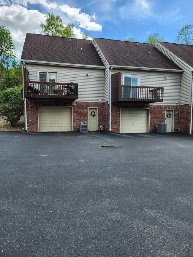 Foto del edificio - 2503 E Lakeview Dr